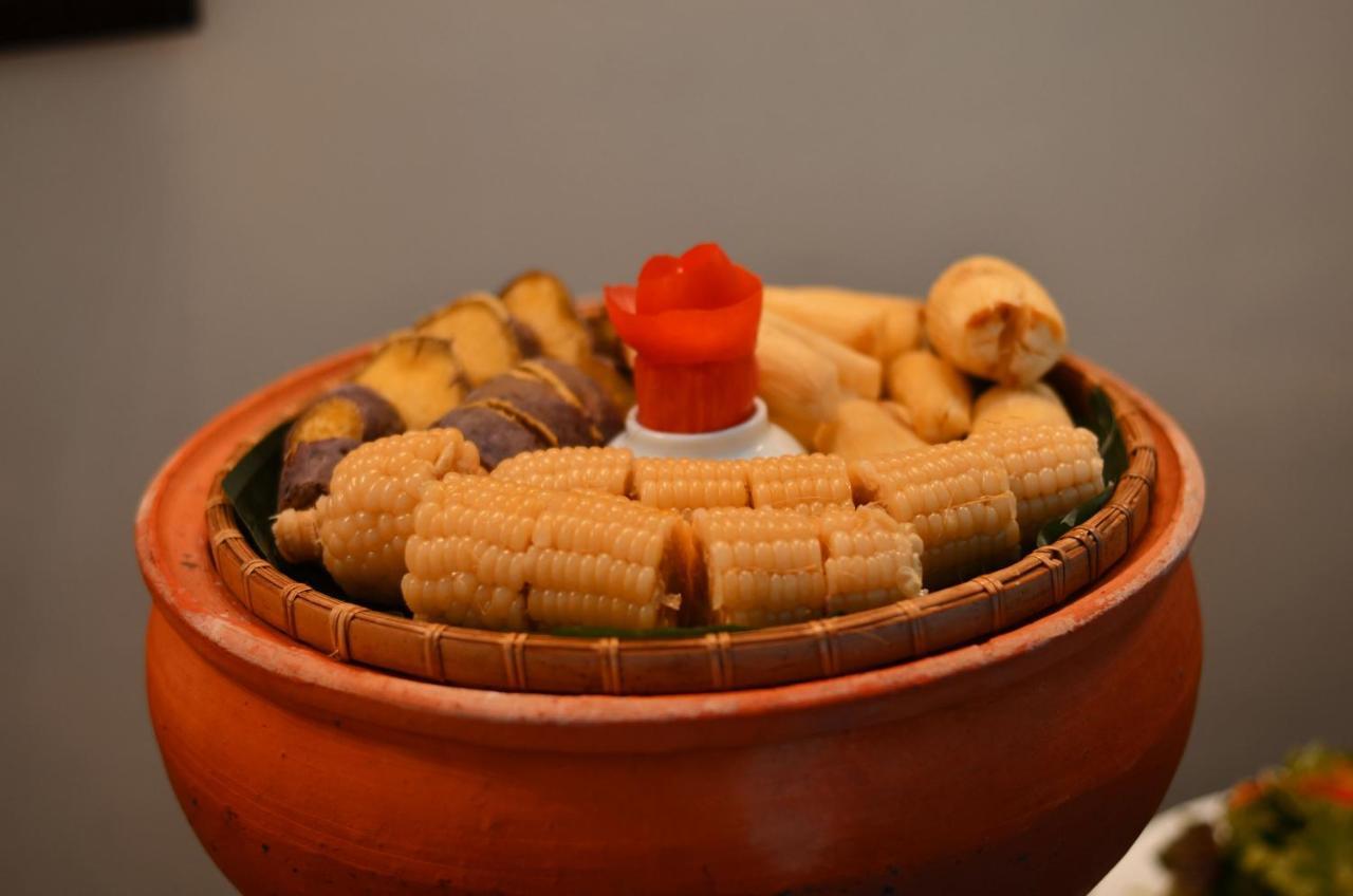 Hoian Central Hotel Хой Ан Екстериор снимка